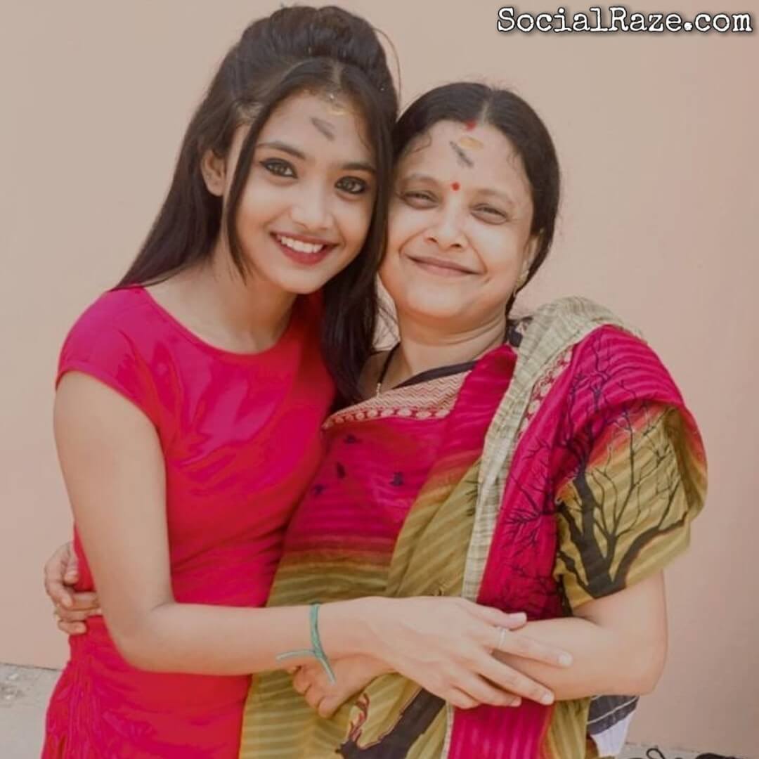 Priyanka Sanam Family Mother