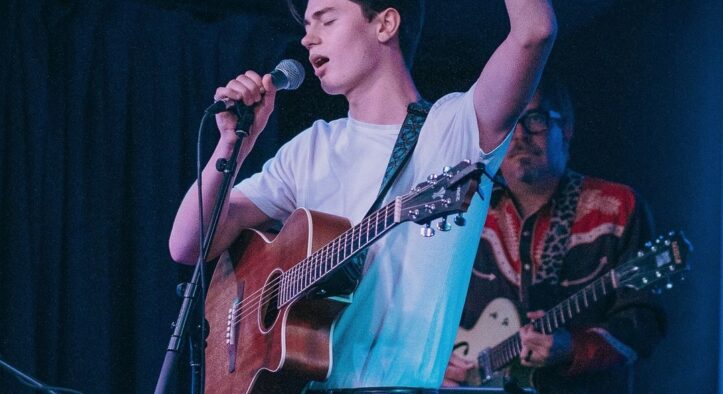 ELLIOT JAMES REAY : Bio, Age, Height, Weight, Net Worth, Photos